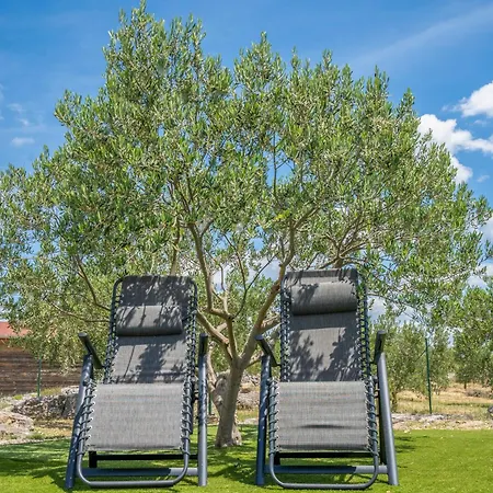 Our Little House In Nature, Vikendica *