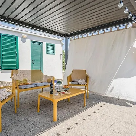 Our Little House In Nature, Vikendica *