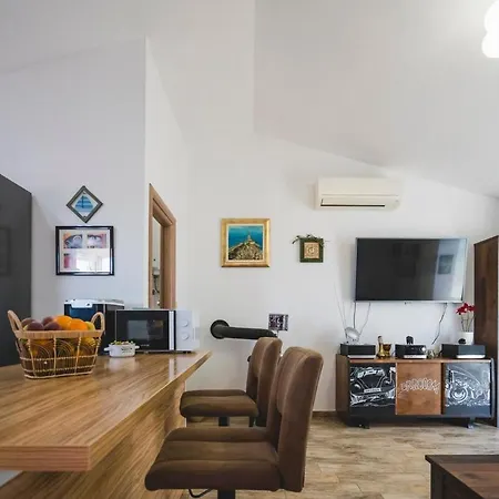 Our Little House In Nature, Vikendica *