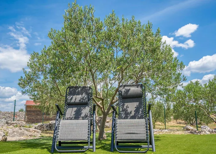 Our Little House In Nature, 펜션 *