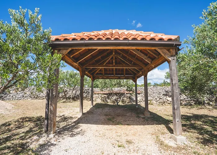 Our Little House In Nature, 펜션 시베니크