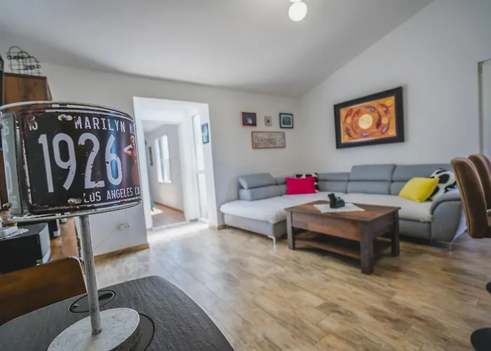 Our Little House In Nature, 펜션 시베니크