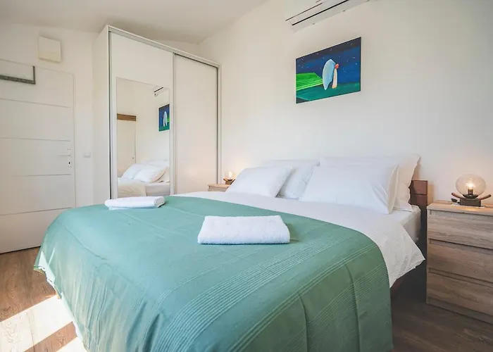 Our Little House In Nature, 펜션 시베니크