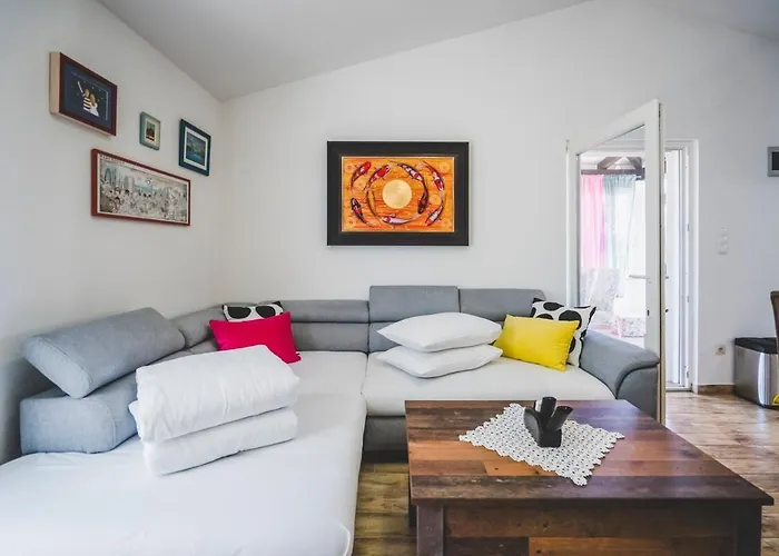 Our Little House In Nature, 펜션