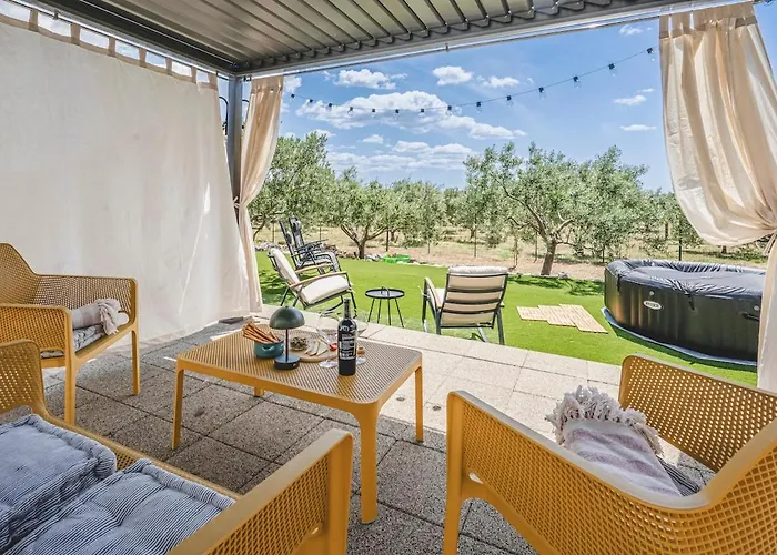 Our Little House In Nature, 펜션 시베니크