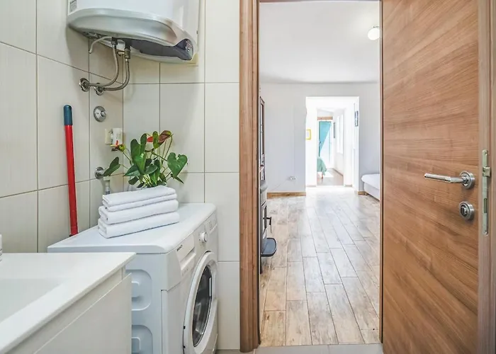 Our Little House In Nature, 시베니크