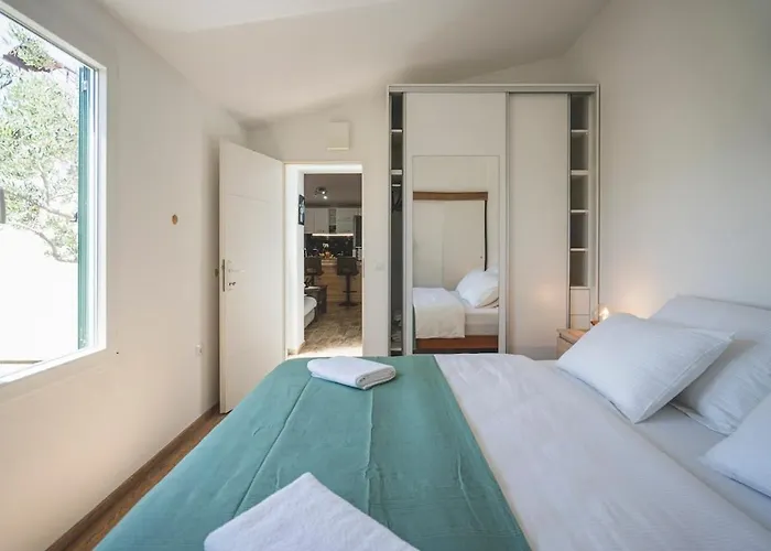 펜션 Our Little House In Nature, 시베니크