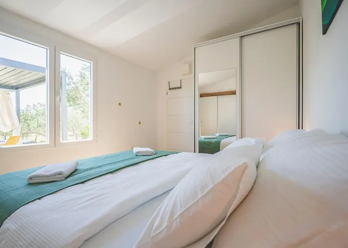 Our Little House In Nature, 펜션 *