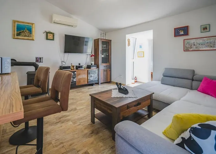 Our Little House In Nature, 펜션 시베니크