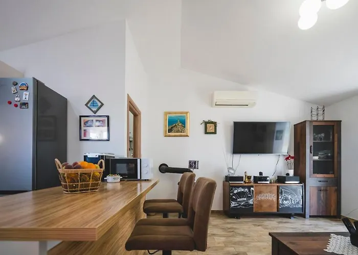 Our Little House In Nature, 펜션 *